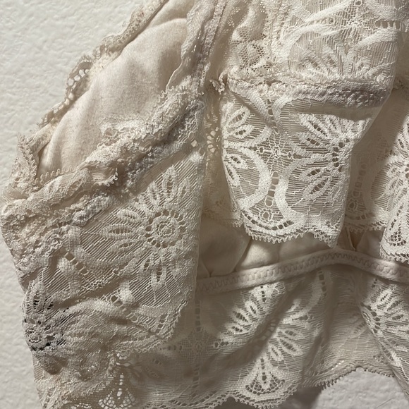 A Beautiful aerie Lace Bralette (Size M)! - Picture 7 of 10